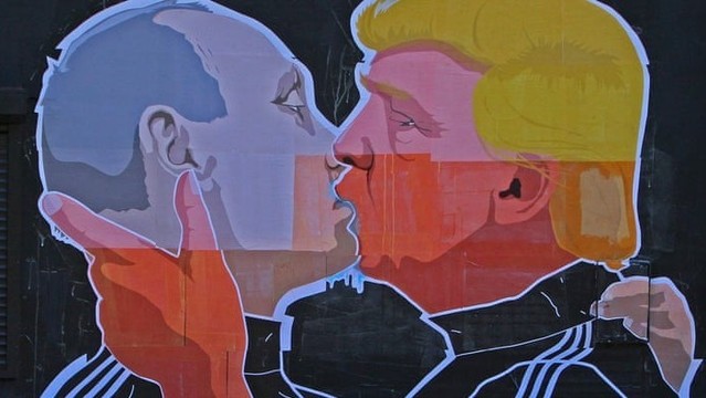 Art of Putin and Trump kissing