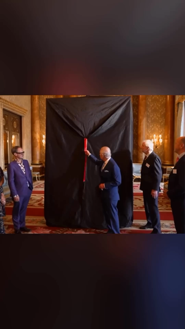 Old rich white guys unveiling a painting with the true King on it, DUKE NUKEM